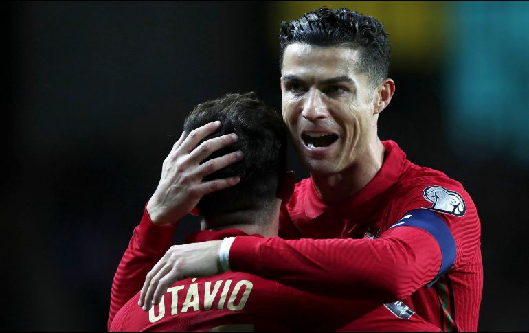 GRAN PASO. Los portugueses dominaron el partido y marcaron por medio de Otavio (15), Diogo Jota (42)y Matheus Nunes (90+4). EFE/E. SILVA