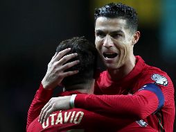 GRAN PASO. Los portugueses dominaron el partido y marcaron por medio de Otavio (15), Diogo Jota (42)y Matheus Nunes (90+4). EFE/E. SILVA