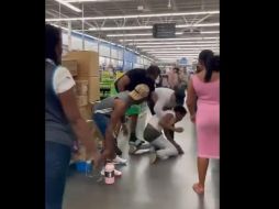 Los clientes de un supermercado de Miami impidieron la violación y esperaron a que llegara la policía para que se llevaran al detenido. ESPECIAL