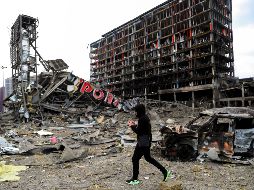 A un mes del inicio de las hostilidades, Ucrania se está “acostumbrando” a vivir bajo el fuego de la milicia rusa. EFE/N. Veiga