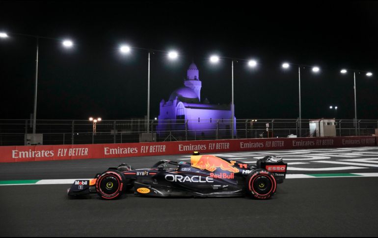 SERGIO PÉREZ. El tercer y último ensayo del GP de Arabia Saudita se disputará este sábado. AP / H. Ammar