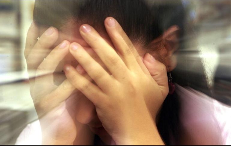 Elementos de la Secretaría de Seguridad (SS) del Estado de México rescataron a una mujer que pretendía arrojarse de un puente peatonal para terminar con su vida. EL INFORMADOR / ARCHIVO