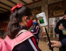 Informan que las medidas sanitarias como el uso obligatorio de cubrebocas continuarán vigentes en los planteles. EFE/ARCHIVO