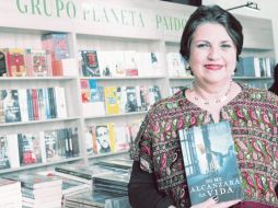 Celia del Palacio. Con “No me alcanzará la vida” tuvo su novela debut, por lo que ahora no solo habrá una reedición, sino una actualización para mantenerse vigente con sus letras. ESPECIAL