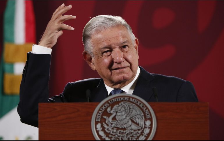 En cuanto los ciudadanos que no podrán votar por impedimento del INE, AMLO recomienda que apoyen invitando a otros. EFE / J. Méndez