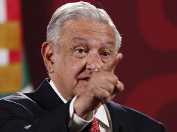 AMLO rechaza la idea de que su gobierno oculte información en los archivos de las instituciones implicadas. EFE / J. Méndez