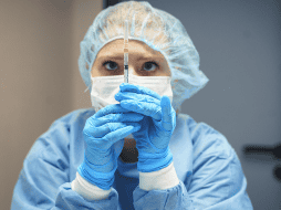 Las personas inmunocomprometidas que ya recibieron cuatro inyecciones, con la última hace al menos cuatro meses, ahora son elegibles para una quinta dosis. AP / ARCHIVO