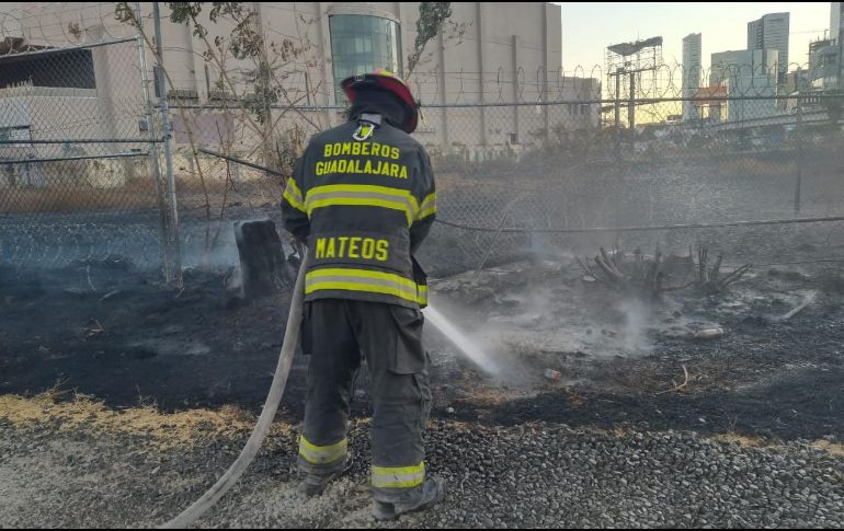 El siniestro fue atendido por elementos de Protección Civil y Bomberos Guadalajara, además del apoyo de oficiales por parte de la unidad zapopana. ESPECIAL