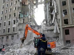 Un ataque ruso golpeó el edificio del gobierno regional en la ciudad de Mykolaiv. El gobernador Vitaly Kim dijo que había varios civiles y soldados desaparecidos. AFP/B. Kilic