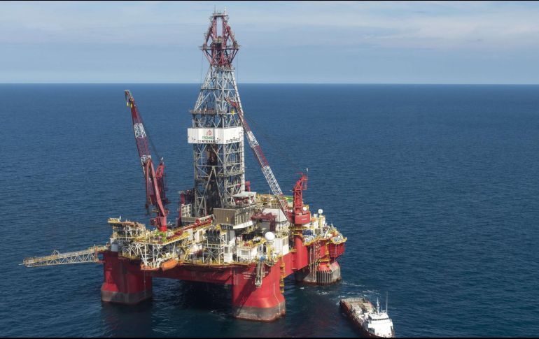 Las divisas obtenidas por la venta de petróleo se usarán para subsidiar el precio de las gasolinas. AFP/Archivo