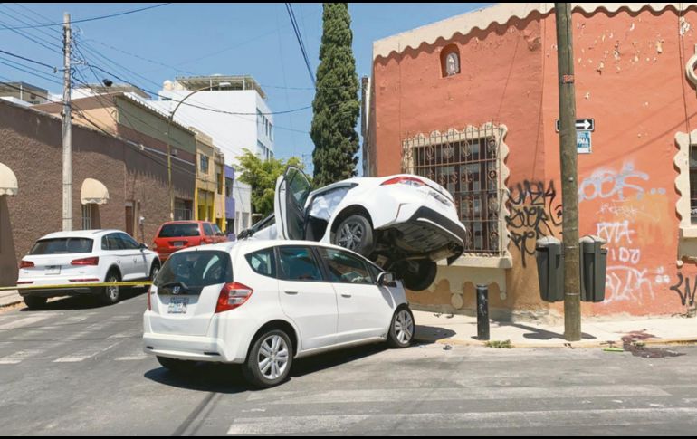 Los bolardos son insuficientes para proteger a las personas de los percances viales en la Zona Metropolitana de Guadalajara. Ayer, la víctima fue una joven de 23 años. ESPECIAL