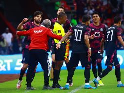 UNIÓN. En el primer gol, todos los jugadores corrieron a abrazarse con el 