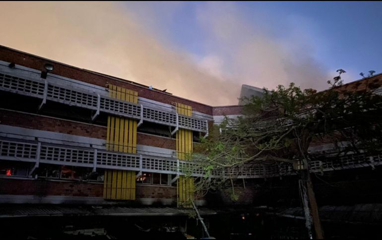 Imagen del Mercado San Juan de Dios después del incendio que presuntamente comenzó en el área de comida. ESPECIAL /