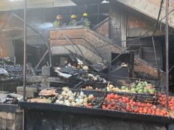 Esta madrugada se registró un incendio en el Mercado San Juan de Dios. En la imagen, las afectaciones que dejaron las llamas. ESPECIAL