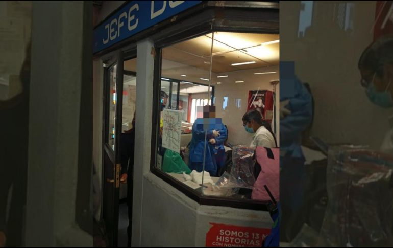 La mamá y la recién nacida fueron estabilizadas y trasladadas en una ambulancia a un hospital donde recibirán la atención médica integral que requieren. TWITTER / @MetroCDMX