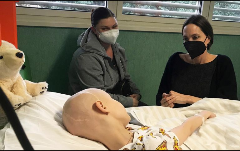 Angelina Jolie lamenta que los niños sean los más afectados. EFE/HOSPITAL BAMBINO GESU DE ROMA
