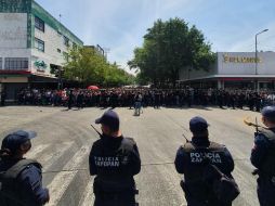 Detrás de rejas, locatarios piden ingresar al Mercado San Juan de Dios