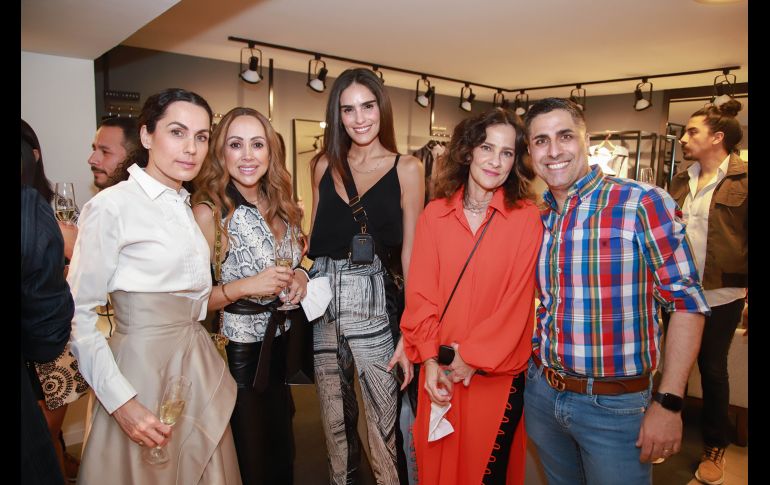 Sofía Barragán, Bárbara Urrea, Ale Infante, Pilar Bolaños y Juan Pedro Canales. GENTE BIEN JALISCO/Antonio Martínez