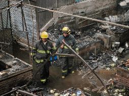 El incendio en el Mercado San Juan de Dios se registró esta madrugada. EL INFORMADOR / G. Gallo