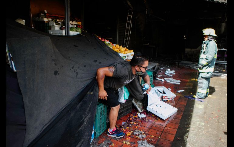Los locatarios perdieron todo tras el incendio en el mercado.  EL INFORMADOR / G. Gallo