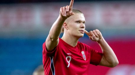 Erling Haaland será uno de los cracks que tendrá que ver el Mundial de Qatar 2022 desde su casa. EFE/J. Parsa