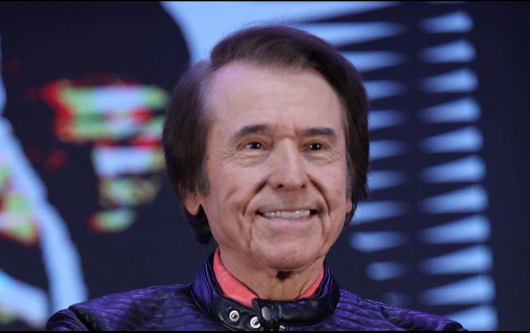 Raphael escribió en su cuenta que se encuentra bien de salud y agradeció a sus fans por el apoyo. EFE / ARCHIVO