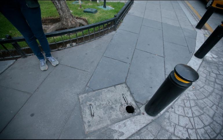 En un conteo se documentó que tan sólo en el Polígono A del Centro Histórico de Guadalajara hay cuatro mil 935 bolardos. EL INFORMADOR/ARCHIVO