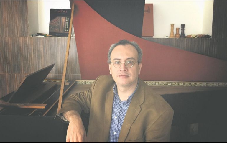 Raúl Moncada comparte que tiene una beca para tocar toda la obra de Johann Sebastian Bach para clavecín. ESPECIAL