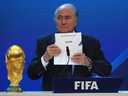 En 2010 Sepp Blatter, la máxima autoridad en la FIFA en ese entonces, anunció la victoria de la candidatura de Qatar. GETTY IMAGES