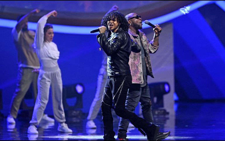 Trinidad Cardona y Davido. Ellos, junto con Aisha, interpretan el tema promocional de la Copa Mundial. AFP/F. Marti