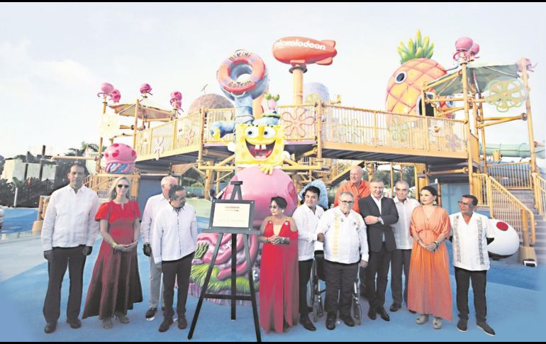 Una meta cumplida. Integrantes de Grupo Lomas, Grupo Karisma y ejecutivos de Paramount, así como el gobernador de Quintana Roo, presentes en el acto de apertura del hotel, que se celebró en Aqua Nick. EL INFORMADOR/F. González