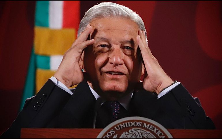 AMLO afirma que él ocupa la silla presidencial gracias al pueblo y no a las resoluciones de las autoridades electorales que lo declararon ganador en la elección de 2018. SUN / B. Fregoso