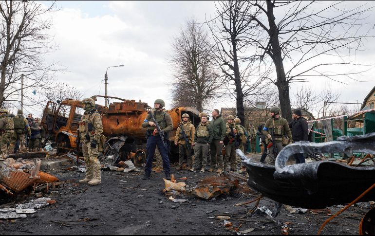 Autoridades reportan que durante la masacre de Bucha, causada por la guerra entre Rusia y Ucrania, alrededor de 300 personas fueron enterradas en fosas comunes. EFE / Presidencia de Ucrania