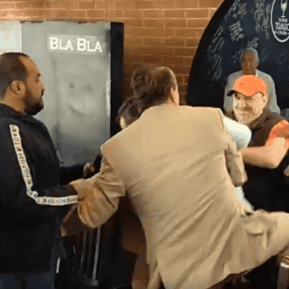 Adame protagoniza otra pelea, pero se cae al lanzar patada (VIDEO)