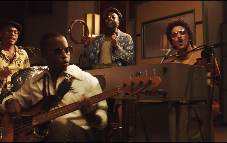 La canción premiada es interpretada por Bruno Mars, que tiene ascendencia hispana, y el rapero y músico estadounidense Anderson Paak, bajo el alias Silk Sonic y fue lanzada en marzo de 2021. YOUTUBE / Bruno Mars