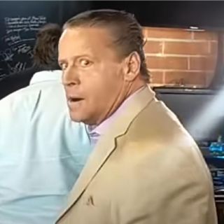 ¡No lo perdonan! Tunden con memes a Alfredo Adame tras penosa pelea