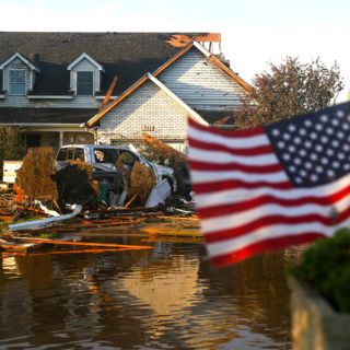 Tormentas y tornados amenazan al sur de EU tras dejar dos muertos