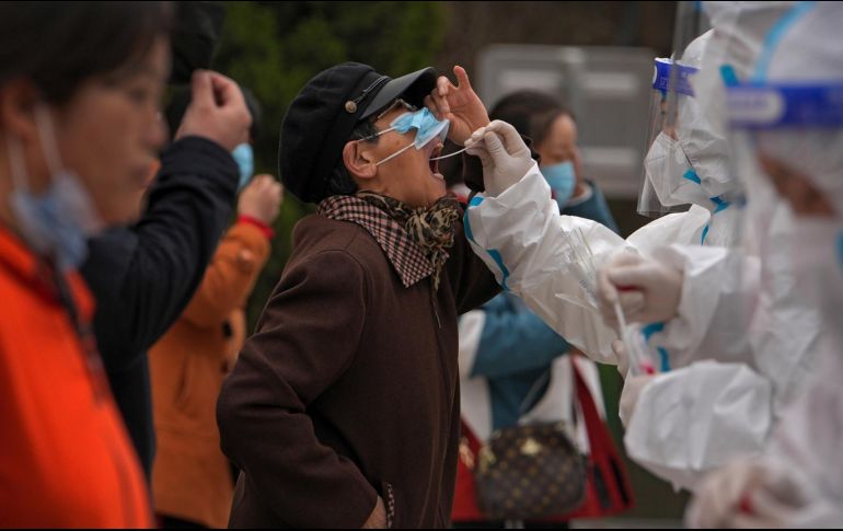 Las cifras vienen una carga considerable de incertidumbre porque muchos países han desistido de las pruebas, lo que significa que podría haber muchos casos no detectados. AP / A. Wong