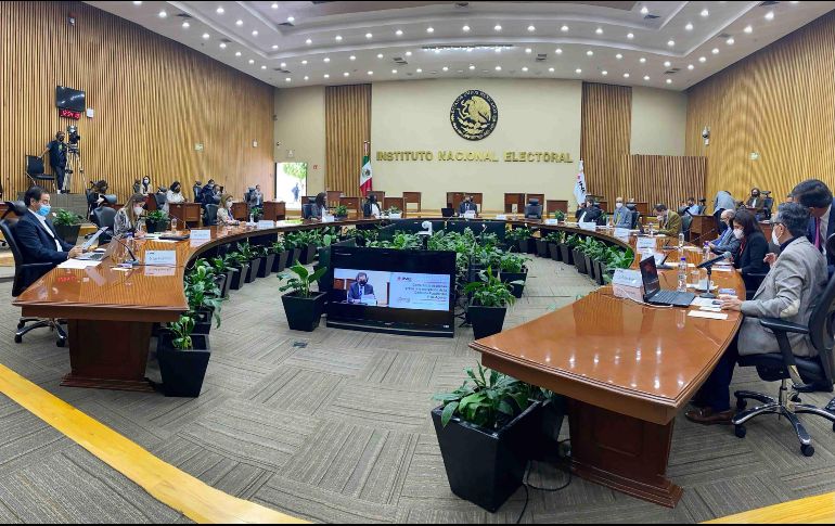 Lorenzo Córdova deja entrever la pretensión de Morena de regresar al modelo ya superado en que el gobierno organizaba, contaba los votos y calificaba las elecciones. SUN / ARCHIVO