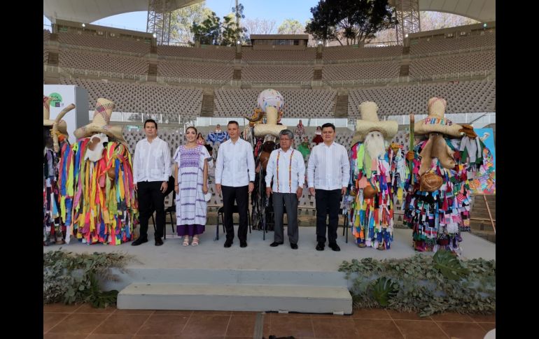El gobernador de Oaxaca, Alejandro Murat, ofreció una conferencia de prensa en el Palacio de Bellas Artes para anunciar el programa de la Guelaguetza. SUN