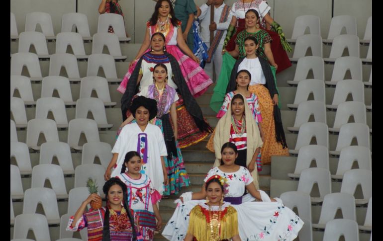 El gobernador de Oaxaca, Alejandro Murat, ofreció una conferencia de prensa en el Palacio de Bellas Artes para anunciar el programa de la Guelaguetza. SUN