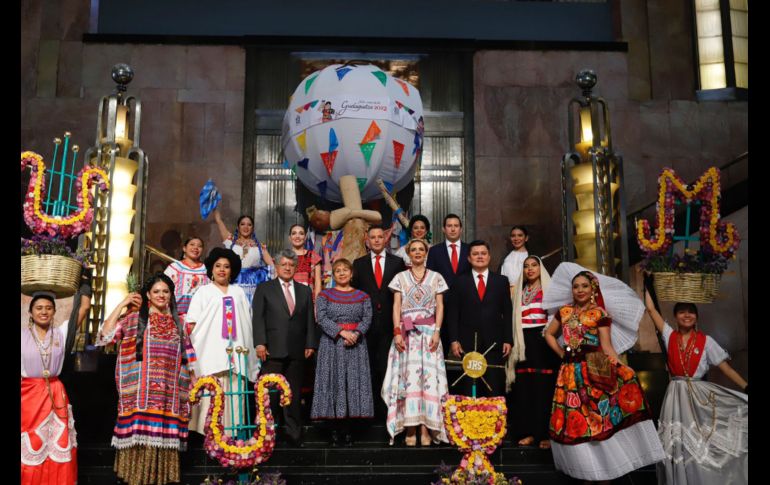 El gobernador de Oaxaca, Alejandro Murat, ofreció una conferencia de prensa en el Palacio de Bellas Artes para anunciar el programa de la Guelaguetza. SUN