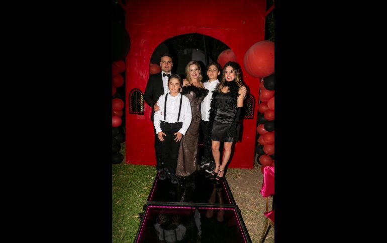 Alfonso Orozco, Sebastián Orozco, Angélica Sánchez, Mateo Orozco y Adriana Escamilla. GENTE BIEN JALISCO/Jorge Soltero