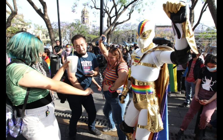 Manifestantes remarcan la importancia de visibilizar la necesidad de aprobar la iniciativa que busca prohibir las terapias de conversión. EL INFORMADOR/A. Camacho