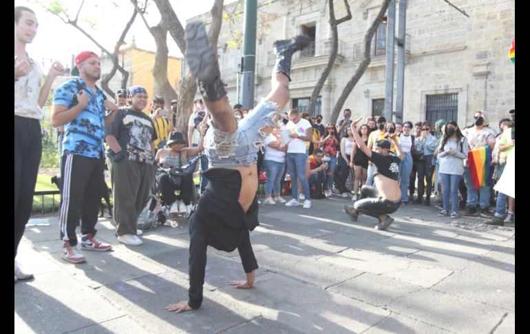 Manifestantes remarcan la importancia de visibilizar la necesidad de aprobar la iniciativa que busca prohibir las terapias de conversión. EL INFORMADOR/A. Camacho