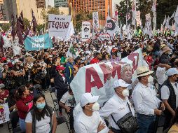 La multitudinaria manifestación, encabezada por la jefa de Gobierno, Claudia Sheinbaum, se dio en el Monumento a la Revolución. EFE/I. Esquivel