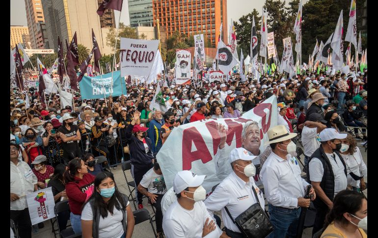 La multitudinaria manifestación, encabezada por la jefa de Gobierno, Claudia Sheinbaum, se dio en el Monumento a la Revolución. EFE/I. Esquivel