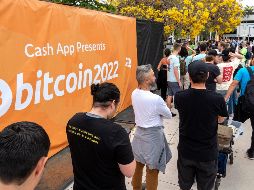 Asistencia. El público de la ciudad de Miami y de otras partes del mundo asiste a la feria del Bitcoin, el objetivo hacer negocios con la moneda electrónica. EFE