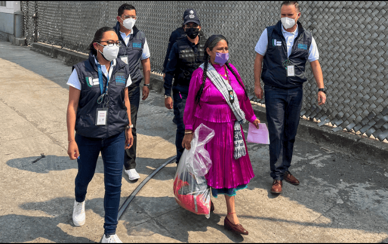 Al salir de la prisión estatal, a Virginia la esperaban sus familiares, con los que se fundió en un abrazo emotivo. TWITTER / @CODHEM