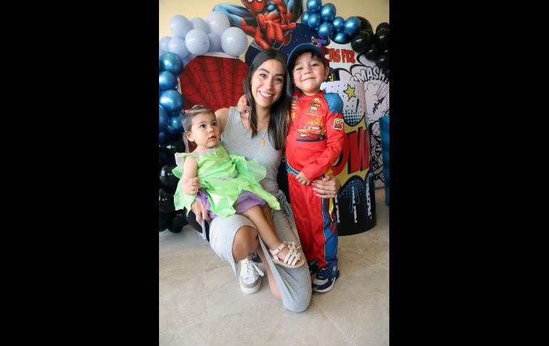 Mucia Reverté, Sebastián y Camila Urquía. GENTE BIEN JALISCO/Claudio Jimeno